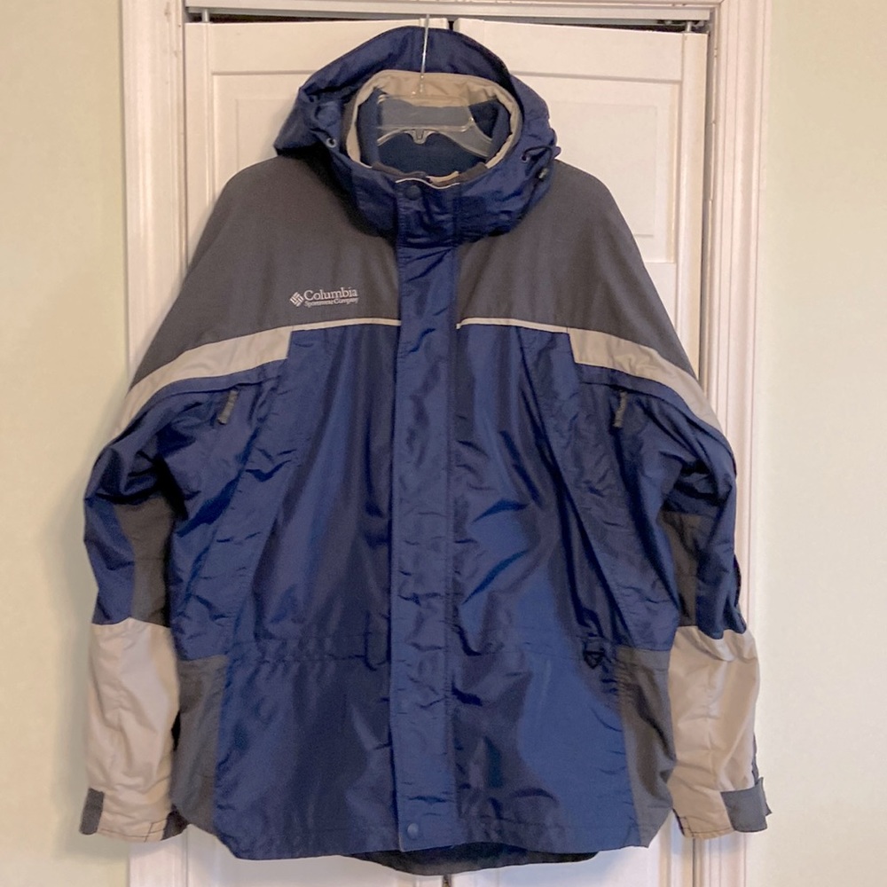 Vintage Columbia Fire Ridge Snow Jacket in Steel Blue and dark grey light grey.